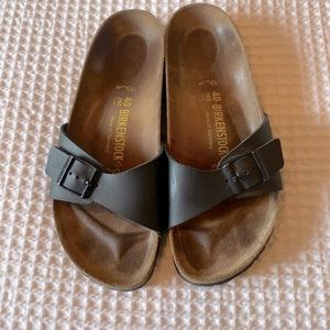 BIRKENSTOCK MADRID ONE STRAP SANDAL SIZE 40 (9-9.5)